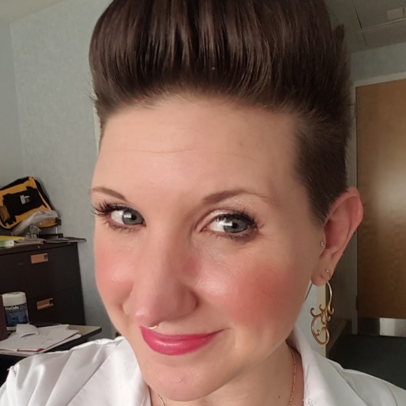 Meet your Posher, Jenny - Picture 1 of 1